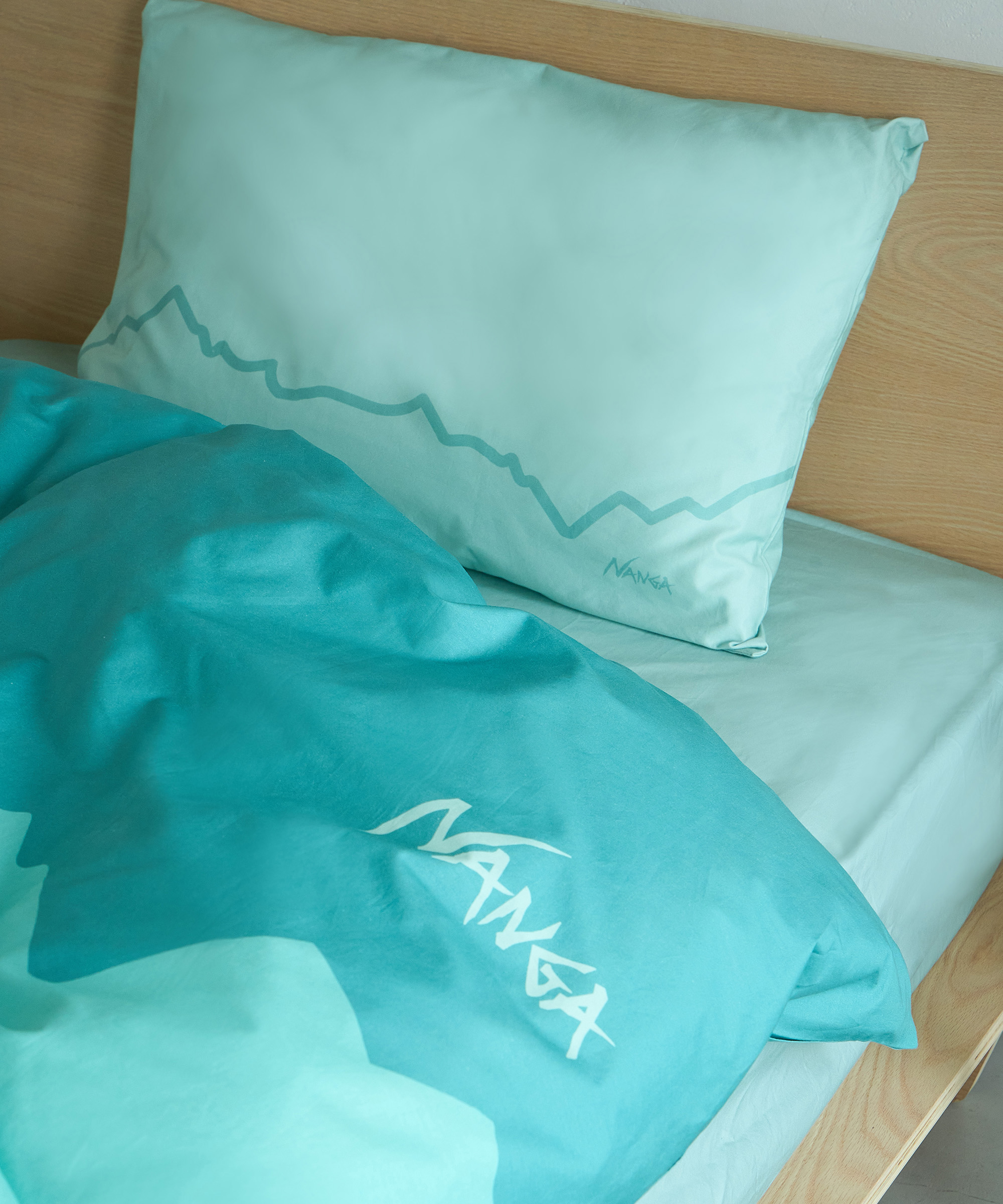 SLEEPING GOOD, DREAMING BOLD